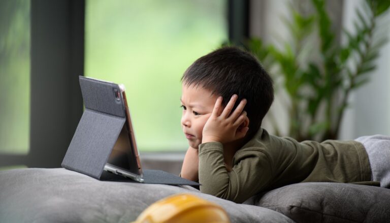 Balancing Your Kids’ Screen Time: Strategies for Healthy Tech Habits and Well-Being