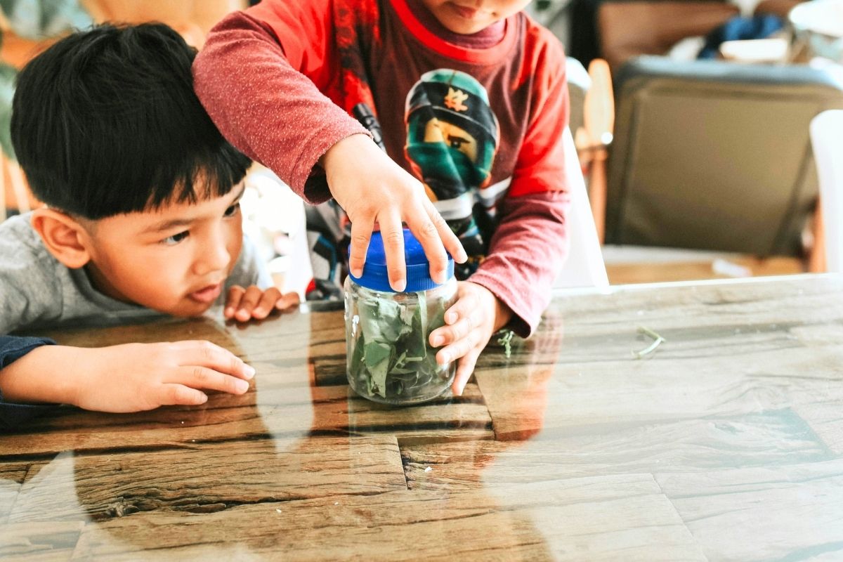 Two young kids working with cash.