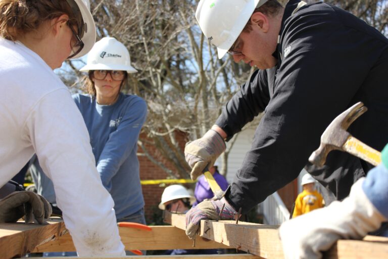 habitat for humanity family volunteering